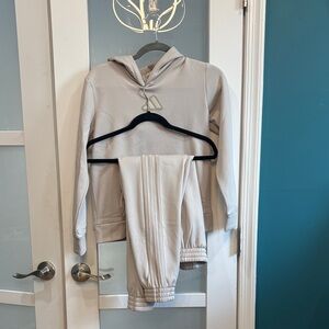 Adidas NWOT Kids Matching Set in Light Cream never worn. Great fabric 10/12
